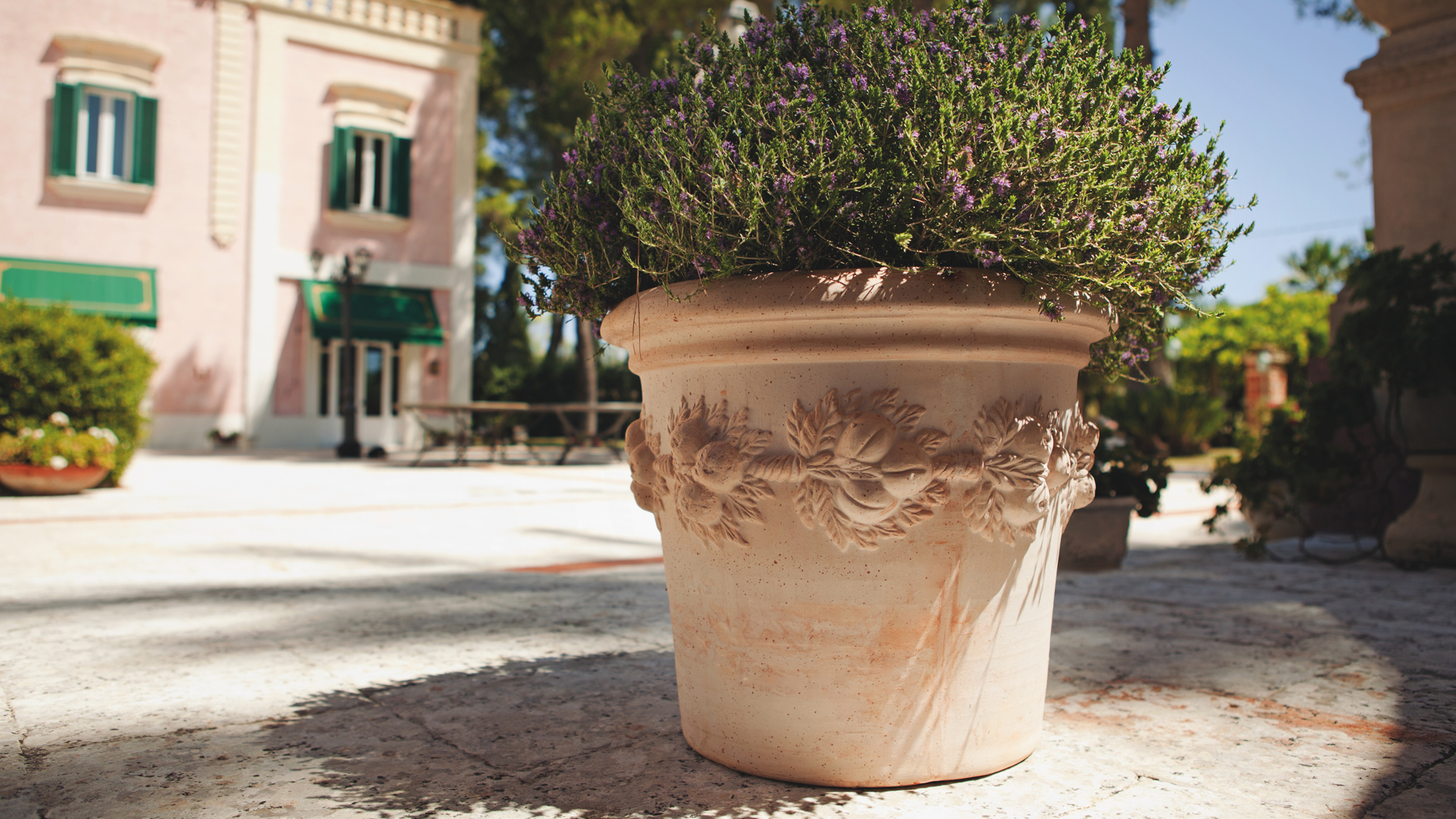 vasi e fioriere arredo giardino in terracotta salento